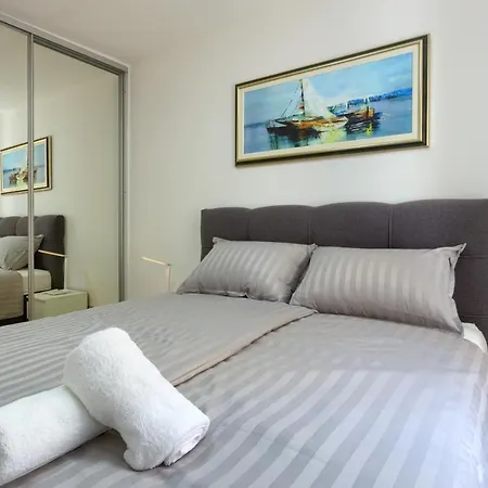 Tale - Brand New In Pula's Old Town, With Free Netflix And Wi-fi アパート プーラ