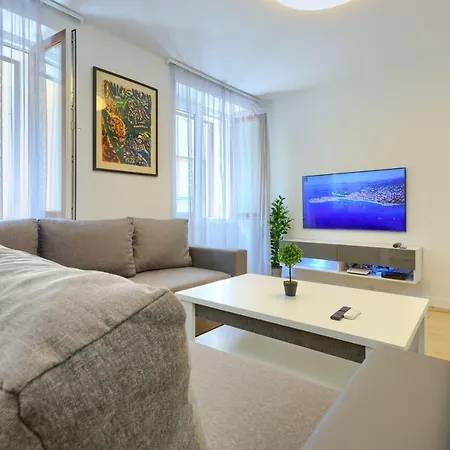 Tale - Brand New In Pula's Old Town, With Free Netflix And Wi-fi アパート プーラ
