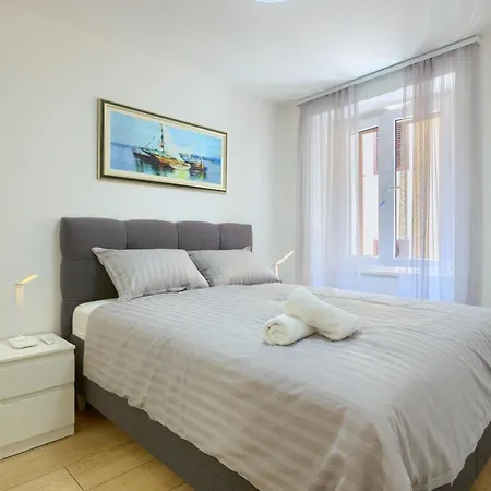 Tale - Brand New In Pula's Old Town, With Free Netflix And Wi-fi * プーラ