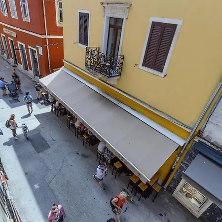 Tale - Brand New In Pula's Old Town, With Free Netflix And Wi-fi アパート