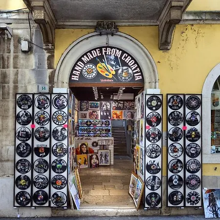 アパート Tale - Brand New In Pula's Old Town, With Free Netflix And Wi-fi