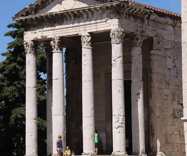 Tale - Brand New In Pula's Old Town, With Free Netflix And Wi-fi *